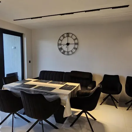 Semesterbostad Black Barn 1 *